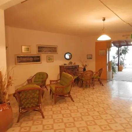 Apollon & Lejlighedshotel 3*
