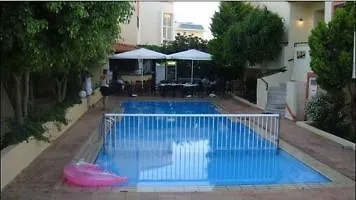 Apollon & Lejlighedshotel Platanés