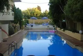 Apollon & Lejlighedshotel Platanés